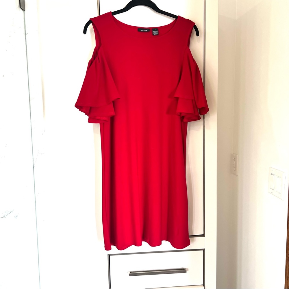 HALOGEN RED SHIFT DRESS WITH FLATTERING COLD SHOULDER SIZE SMALL